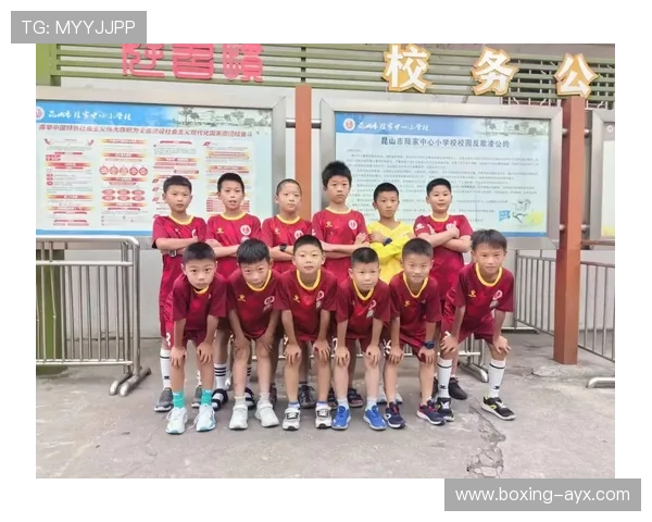 书包里的足球球星梦让校园青春因热爱而更加闪耀 书包里的足球球星梦让校园青春因热爱而更加闪耀