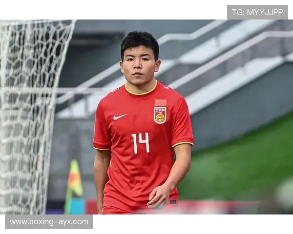 足球敬礼球星：从场上风采到场下精神，致敬那些用动作传递荣耀的传奇人物