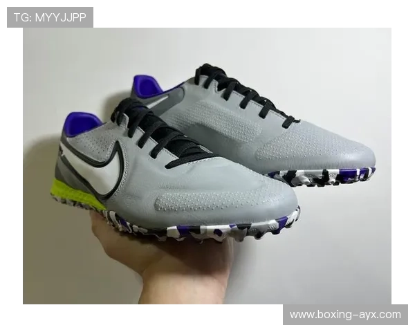 足球鞋与球星背后的传奇故事及其对足球运动的影响高清图片展示 足球鞋与球星背后的传奇故事及其对足球运动的影响高清图片展示